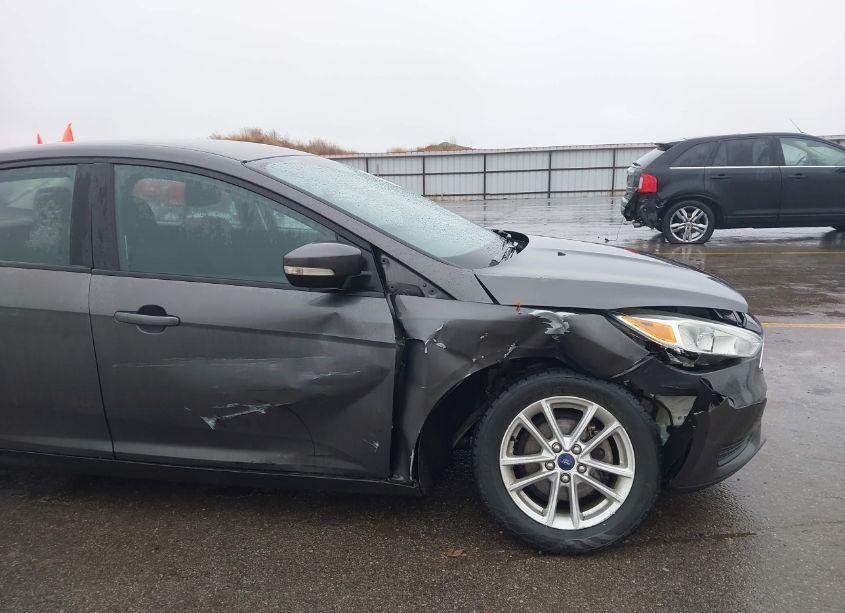 Photo 6 of 2016 Ford Focus SE (VIN 1FADP3F20GL268035)