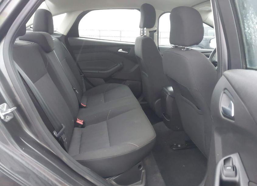 Photo 8 of 2016 Ford Focus SE (VIN 1FADP3F20GL268035)