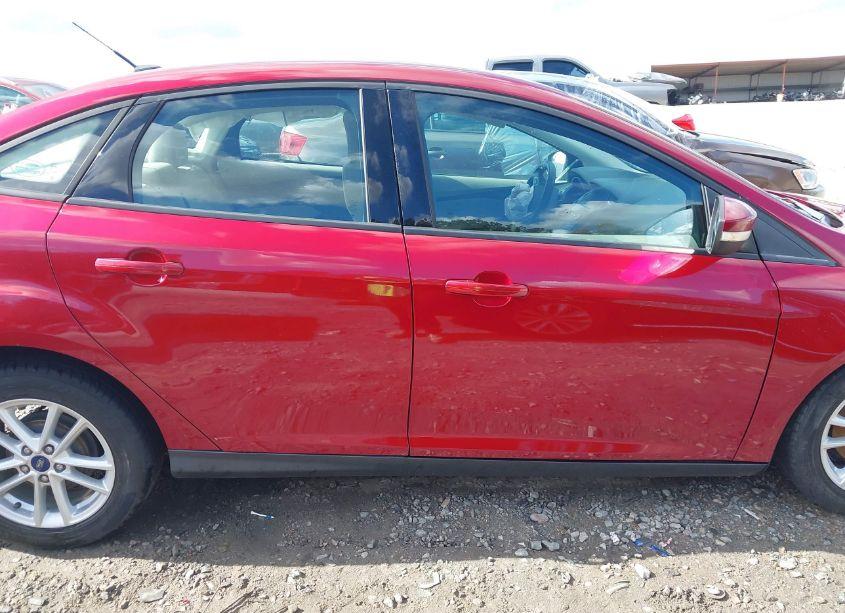 Photo 14 of 2016 Ford Focus SE (VIN 1FADP3F20GL279651)