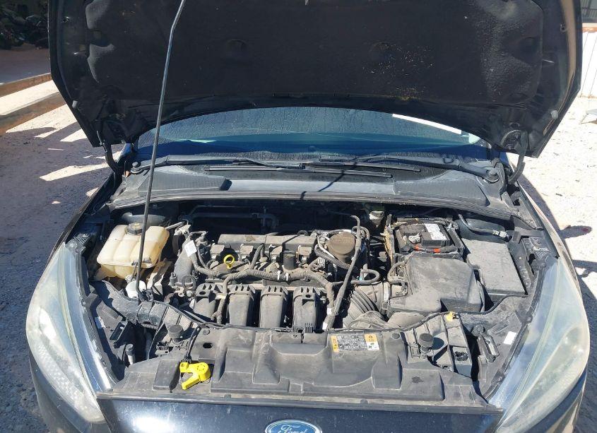 Photo 10 of 2016 Ford Focus SE (VIN 1FADP3F20GL291458)
