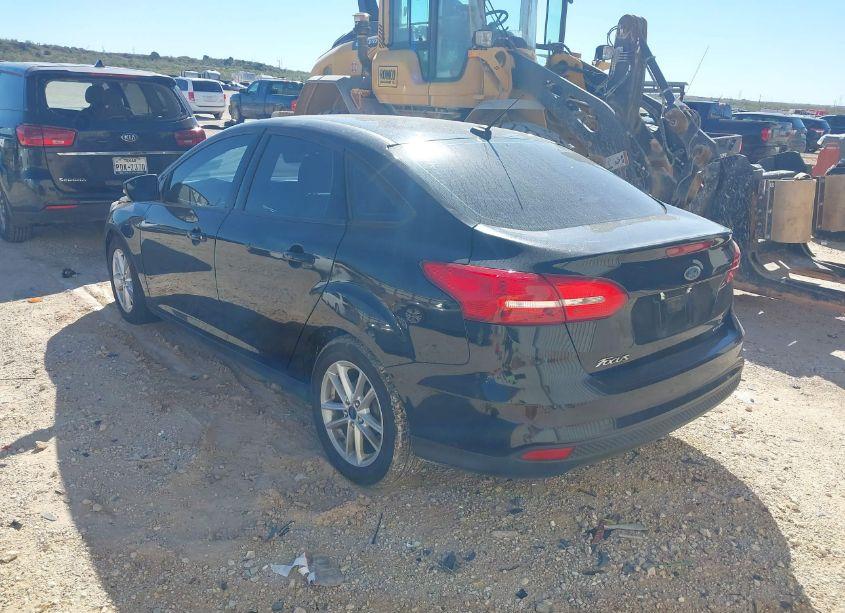 Photo 3 of 2016 Ford Focus SE (VIN 1FADP3F20GL291458)