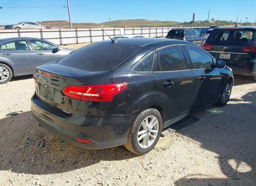 Photo 4 of 2016 Ford Focus SE (VIN 1FADP3F20GL291458)