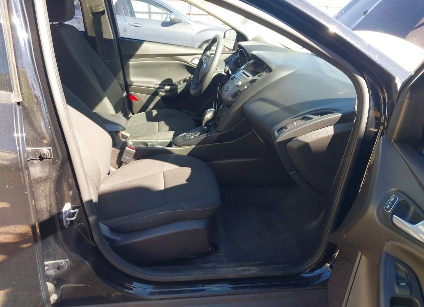 Photo 5 of 2016 Ford Focus SE (VIN 1FADP3F20GL291458)