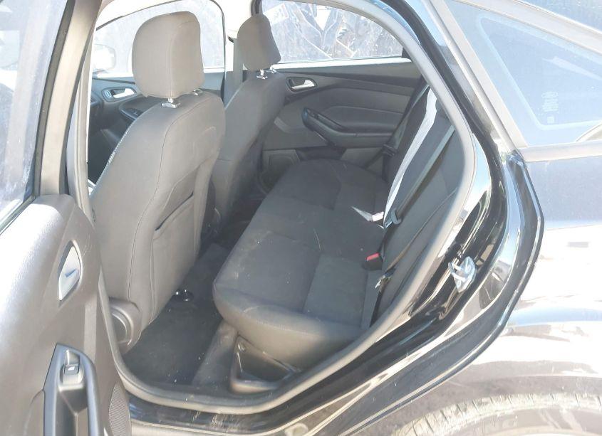 Photo 8 of 2016 Ford Focus SE (VIN 1FADP3F20GL291458)