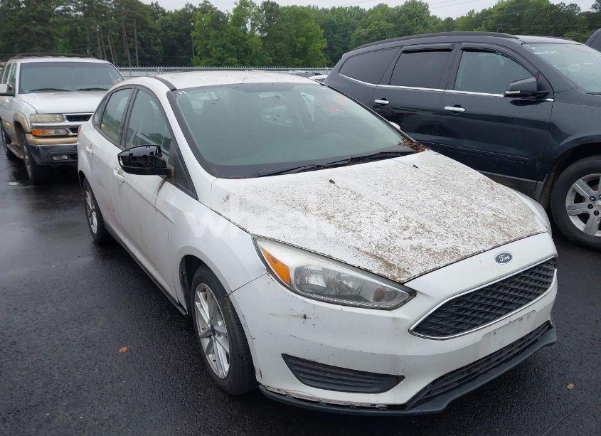 2016 Ford Focus SE (VIN 1FADP3F20GL298068) main photo