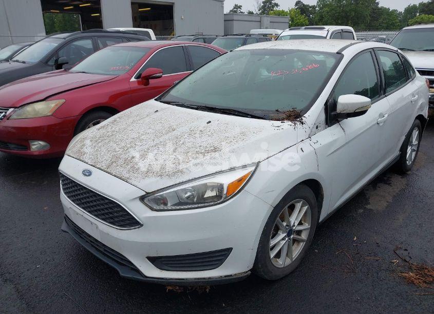 Photo 2 of 2016 Ford Focus SE (VIN 1FADP3F20GL298068)
