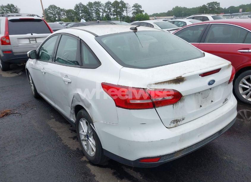 Photo 3 of 2016 Ford Focus SE (VIN 1FADP3F20GL298068)