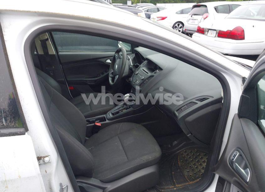 Photo 5 of 2016 Ford Focus SE (VIN 1FADP3F20GL298068)