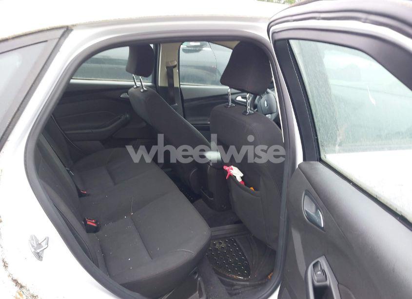 Photo 8 of 2016 Ford Focus SE (VIN 1FADP3F20GL298068)