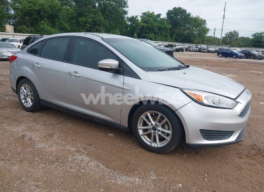 2016 Ford Focus SE (VIN 1FADP3F20GL325141) main photo