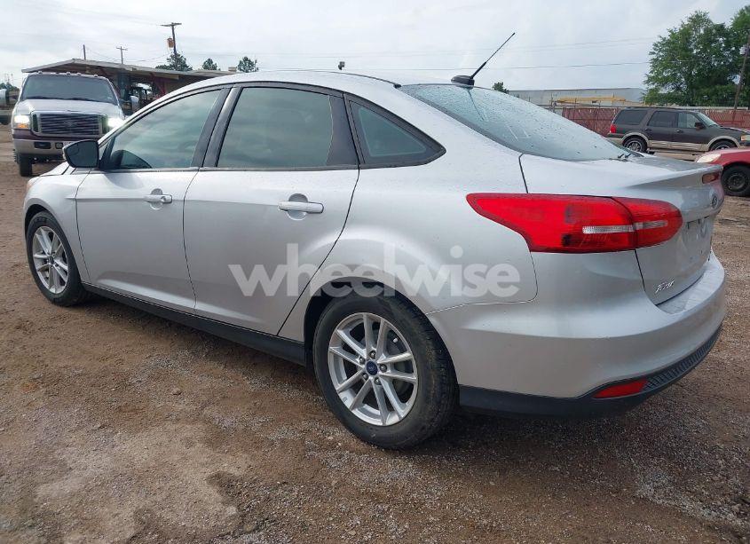 Photo 3 of 2016 Ford Focus SE (VIN 1FADP3F20GL325141)