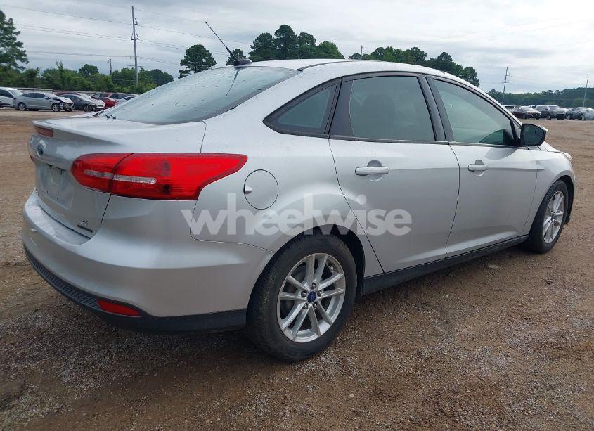 Photo 4 of 2016 Ford Focus SE (VIN 1FADP3F20GL325141)