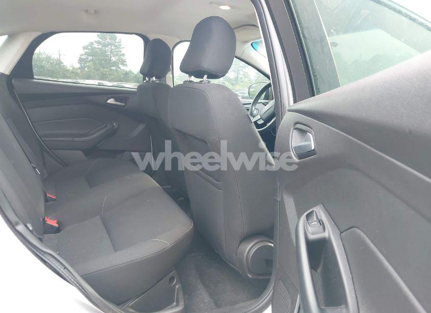 Photo 8 of 2016 Ford Focus SE (VIN 1FADP3F20GL325141)