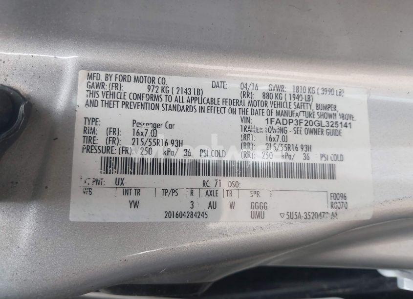 Photo 9 of 2016 Ford Focus SE (VIN 1FADP3F20GL325141)