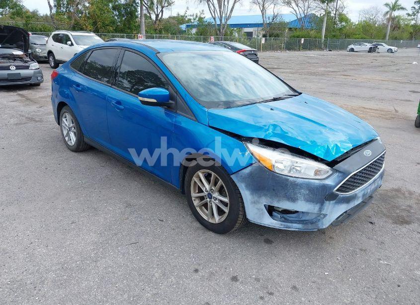 2016 Ford Focus SE (VIN 1FADP3F20GL335426) main photo