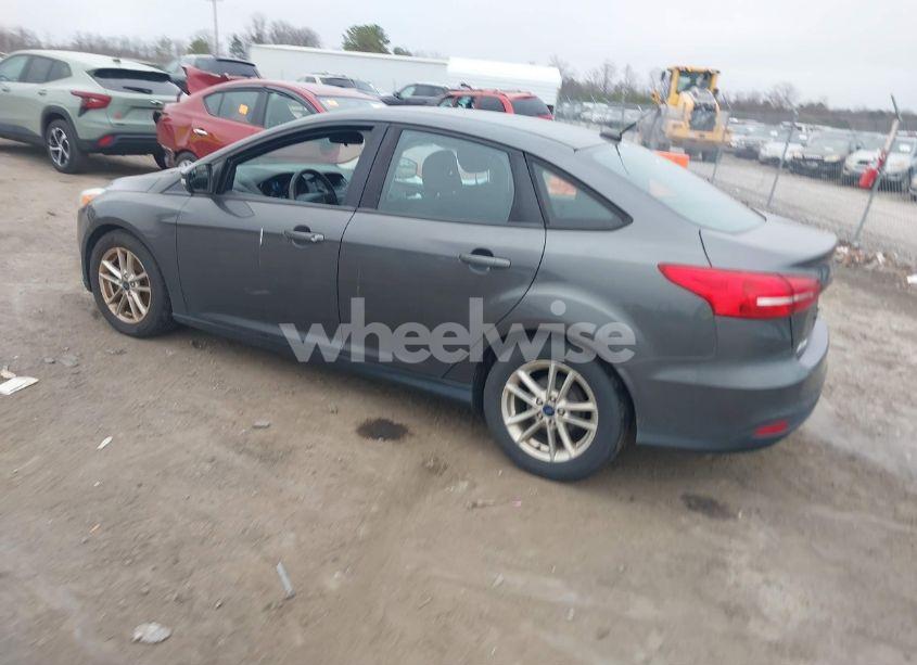 Photo 3 of 2016 Ford Focus SE (VIN 1FADP3F20GL343168)