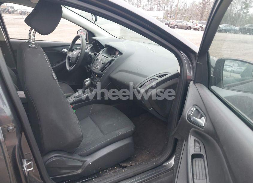 Photo 5 of 2016 Ford Focus SE (VIN 1FADP3F20GL343168)