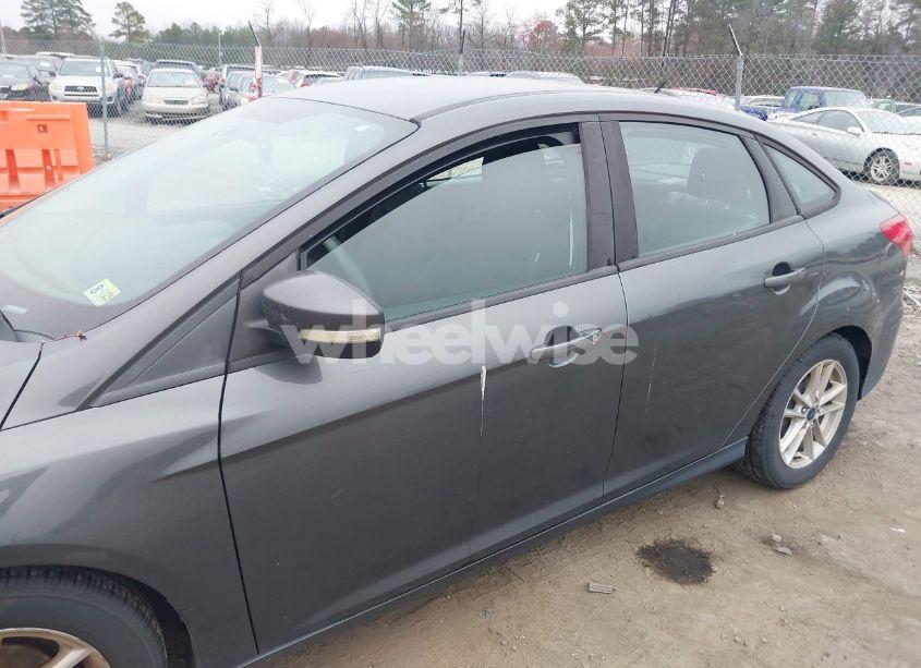 Photo 6 of 2016 Ford Focus SE (VIN 1FADP3F20GL343168)