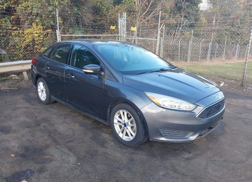 2016 Ford Focus SE (VIN 1FADP3F20GL367471) main photo