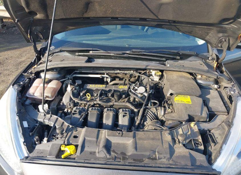 Photo 10 of 2016 Ford Focus SE (VIN 1FADP3F20GL367471)