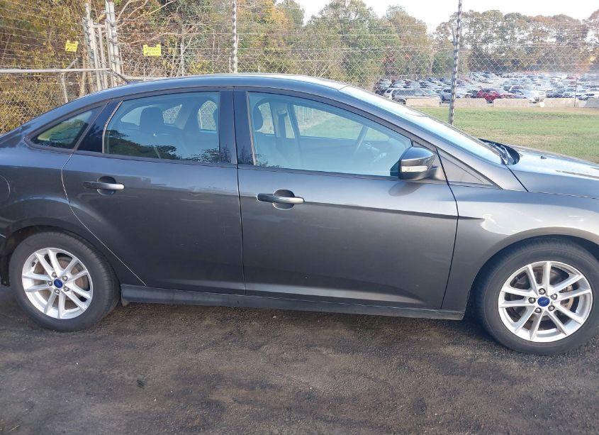 Photo 13 of 2016 Ford Focus SE (VIN 1FADP3F20GL367471)