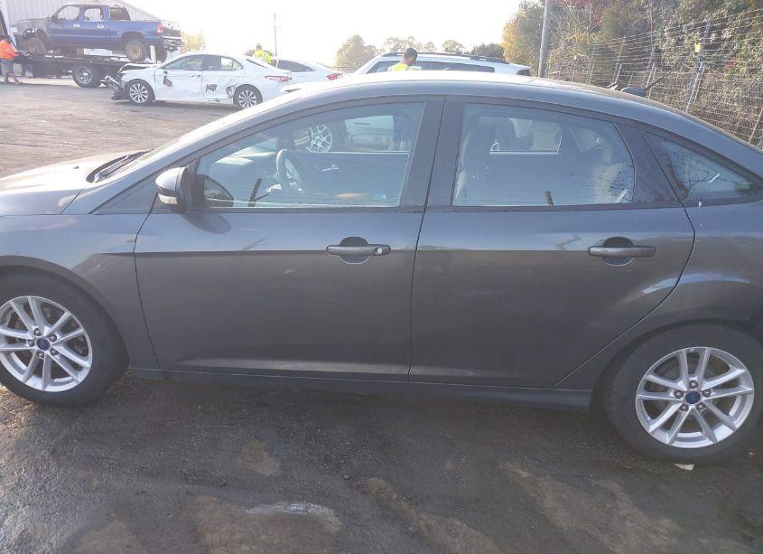 Photo 14 of 2016 Ford Focus SE (VIN 1FADP3F20GL367471)