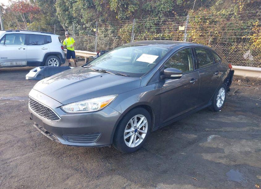 Photo 2 of 2016 Ford Focus SE (VIN 1FADP3F20GL367471)