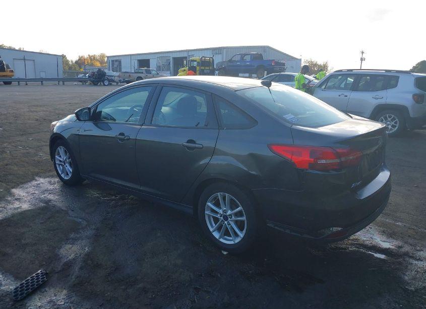 Photo 3 of 2016 Ford Focus SE (VIN 1FADP3F20GL367471)