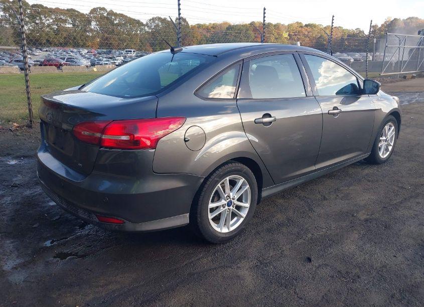 Photo 4 of 2016 Ford Focus SE (VIN 1FADP3F20GL367471)