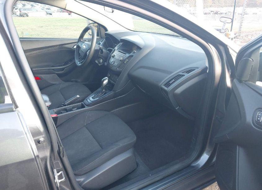 Photo 5 of 2016 Ford Focus SE (VIN 1FADP3F20GL367471)