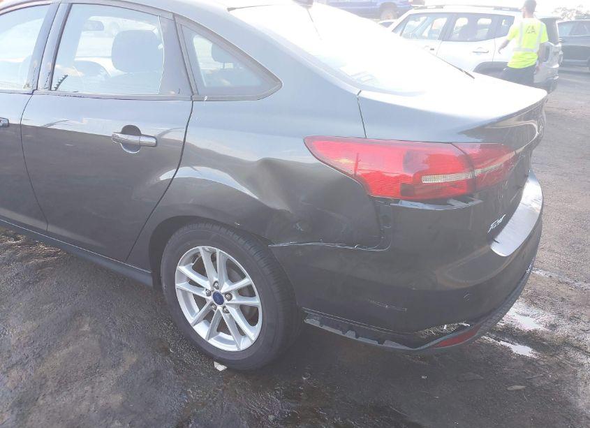 Photo 6 of 2016 Ford Focus SE (VIN 1FADP3F20GL367471)