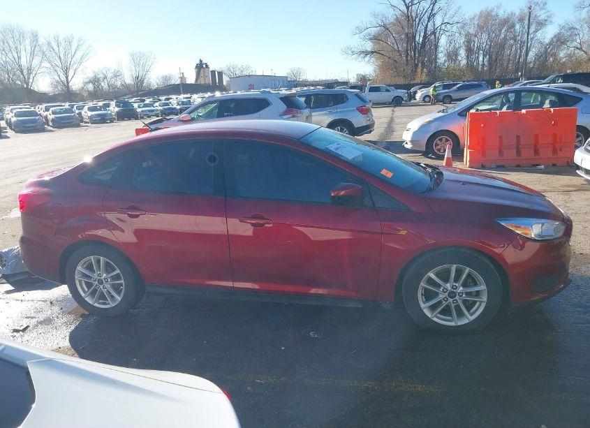 Photo 13 of 2016 Ford Focus SE (VIN 1FADP3F20GL372329)