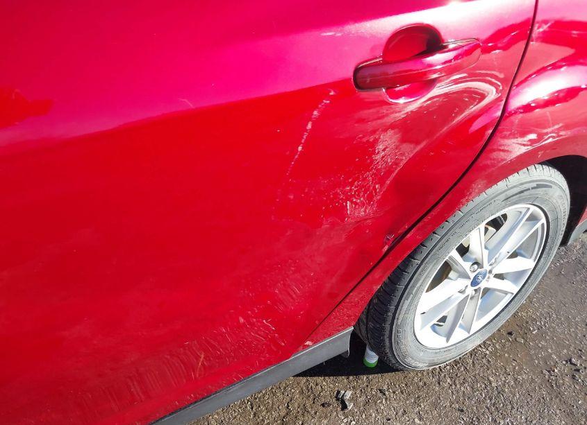 Photo 17 of 2016 Ford Focus SE (VIN 1FADP3F20GL372329)