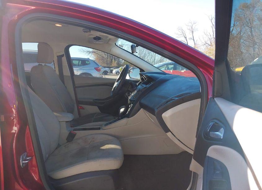 Photo 5 of 2016 Ford Focus SE (VIN 1FADP3F20GL372329)