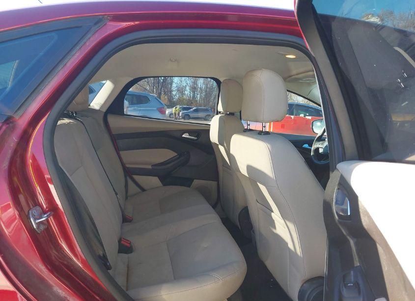 Photo 8 of 2016 Ford Focus SE (VIN 1FADP3F20GL372329)