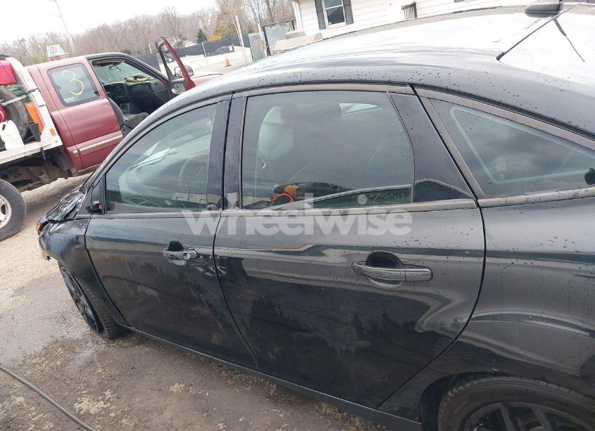 Photo 15 of 2016 Ford Focus SE (VIN 1FADP3F20GL382147)