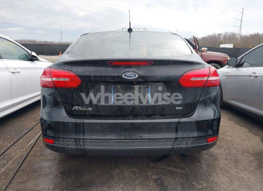 Photo 17 of 2016 Ford Focus SE (VIN 1FADP3F20GL382147)