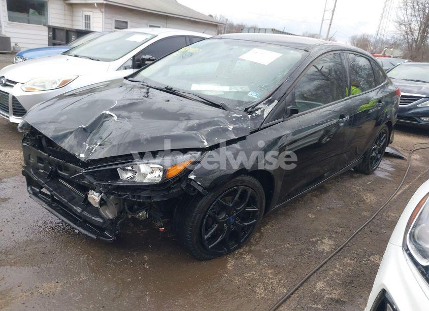 Photo 2 of 2016 Ford Focus SE (VIN 1FADP3F20GL382147)