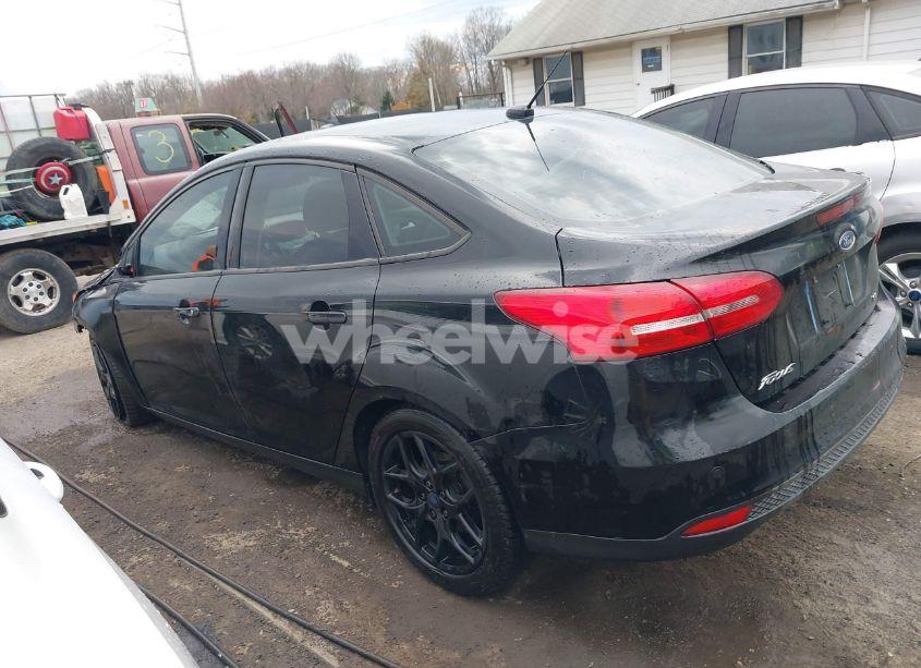Photo 3 of 2016 Ford Focus SE (VIN 1FADP3F20GL382147)