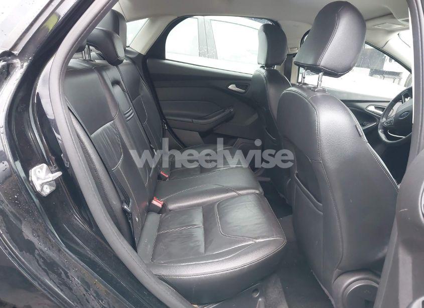 Photo 8 of 2016 Ford Focus SE (VIN 1FADP3F20GL382147)