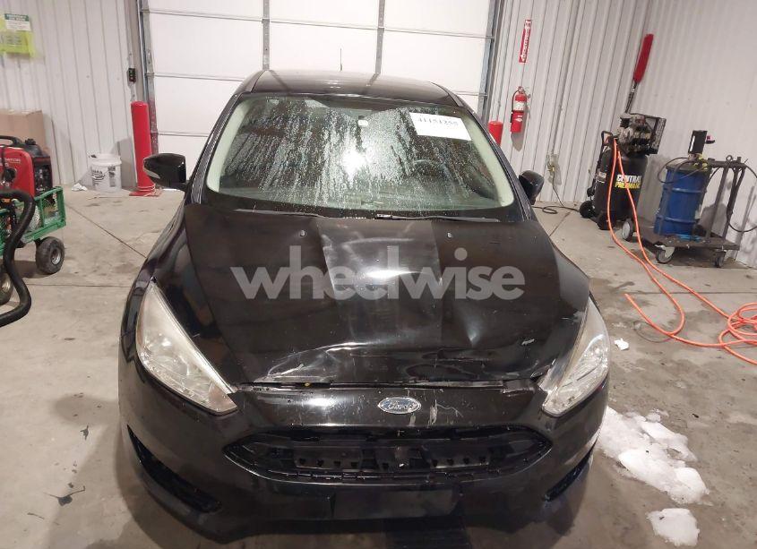 Photo 13 of 2016 Ford Focus SE (VIN 1FADP3F20GL386568)