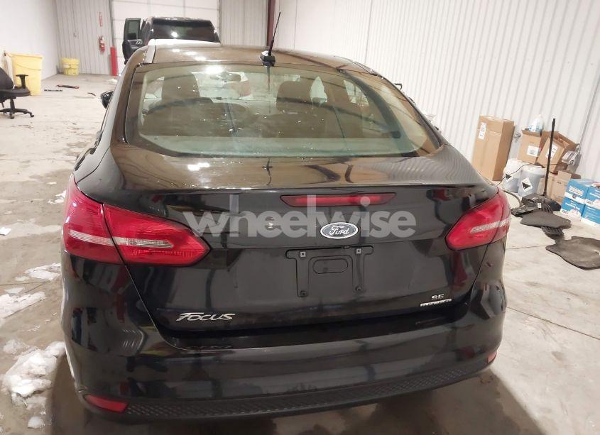 Photo 17 of 2016 Ford Focus SE (VIN 1FADP3F20GL386568)