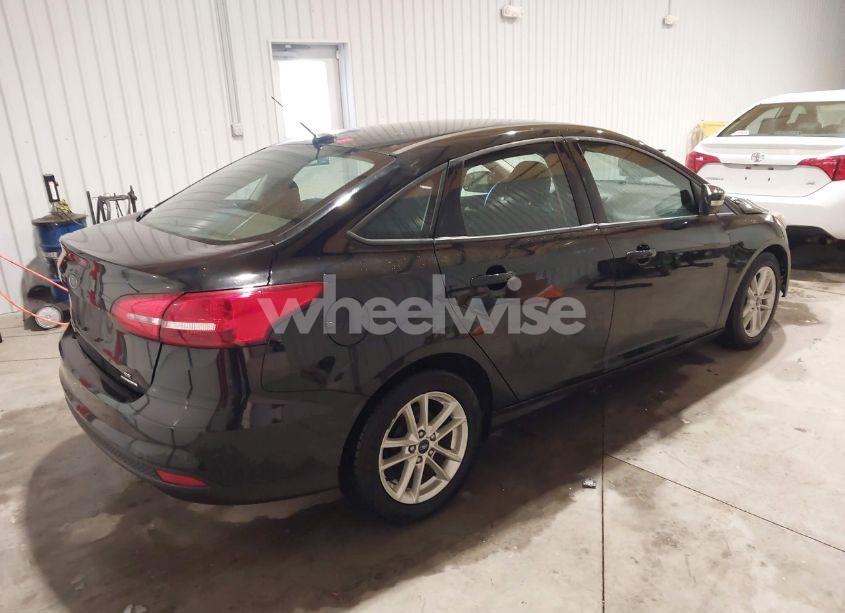 Photo 4 of 2016 Ford Focus SE (VIN 1FADP3F20GL386568)