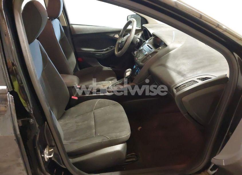 Photo 5 of 2016 Ford Focus SE (VIN 1FADP3F20GL386568)