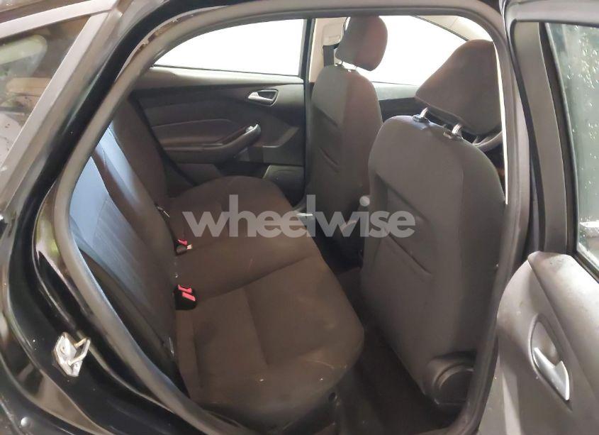 Photo 8 of 2016 Ford Focus SE (VIN 1FADP3F20GL386568)