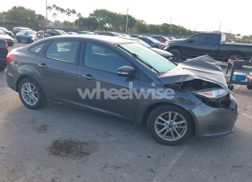 2016 Ford Focus SE (VIN 1FADP3F20GL389423) main photo