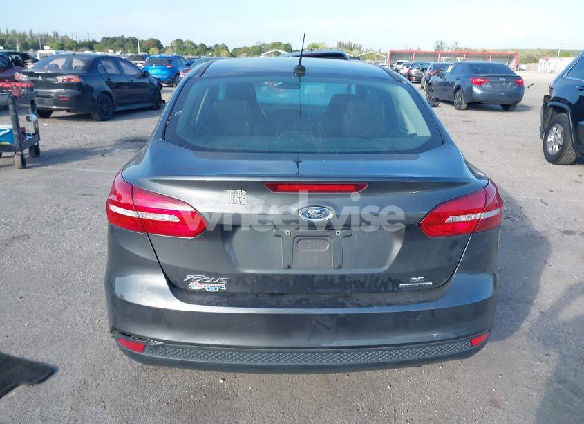 Photo 16 of 2016 Ford Focus SE (VIN 1FADP3F20GL389423)