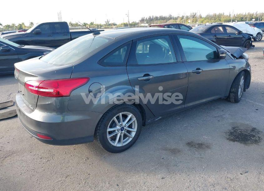 Photo 4 of 2016 Ford Focus SE (VIN 1FADP3F20GL389423)