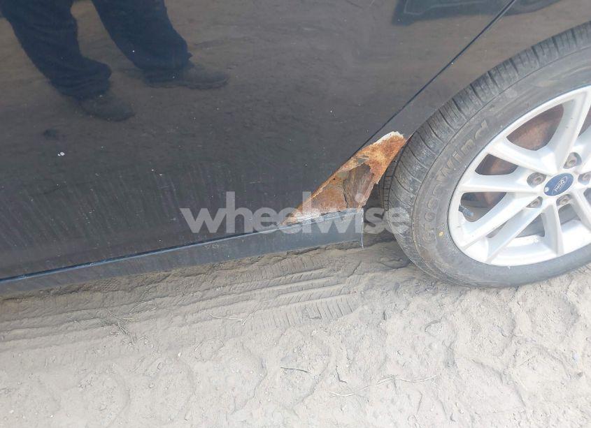 Photo 12 of 2016 Ford Focus SE (VIN 1FADP3F20GL400887)