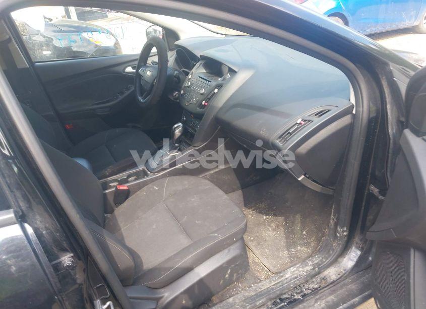 Photo 5 of 2016 Ford Focus SE (VIN 1FADP3F20GL400887)